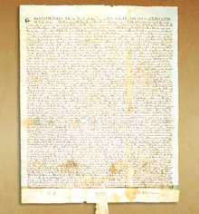 1215年にイングランド王によって署名されたマグナ･カルタ（大憲章）は、人権の転換点となりました。
